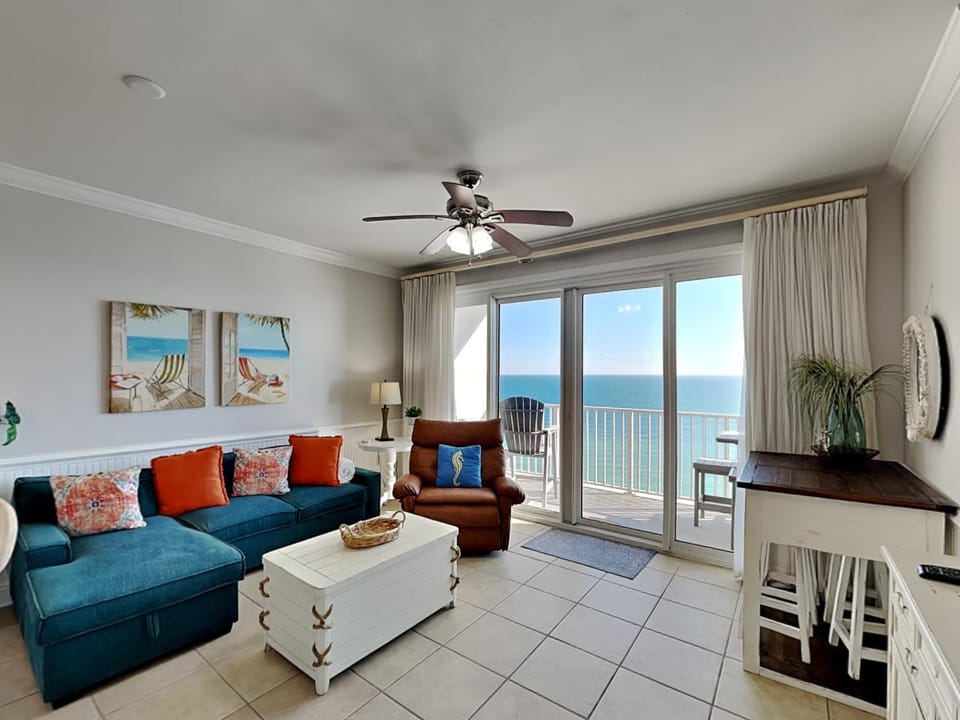 TV and multimedia, Balcony/Terrace, Living room, Seating area, Sea view, furniture
