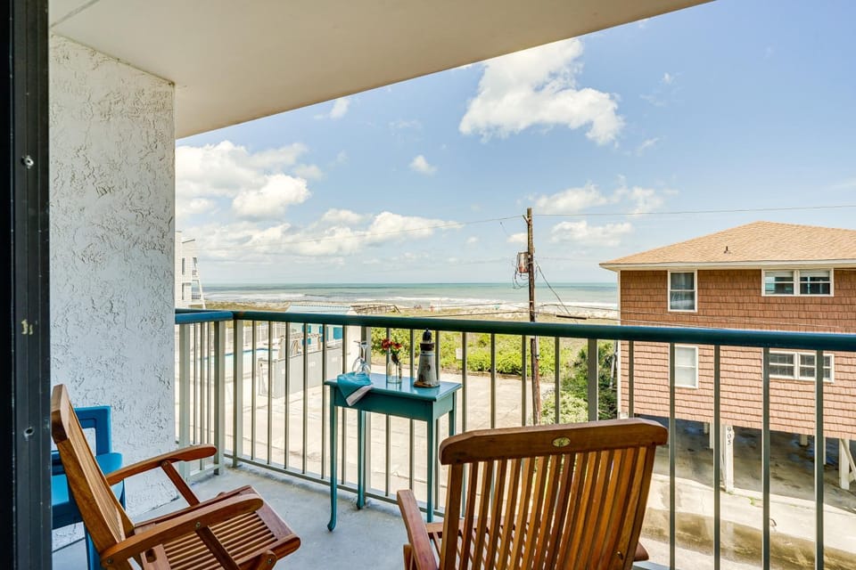 Bright Carolina Beach Condo: Public Beach On-Site House in Carolina Beach