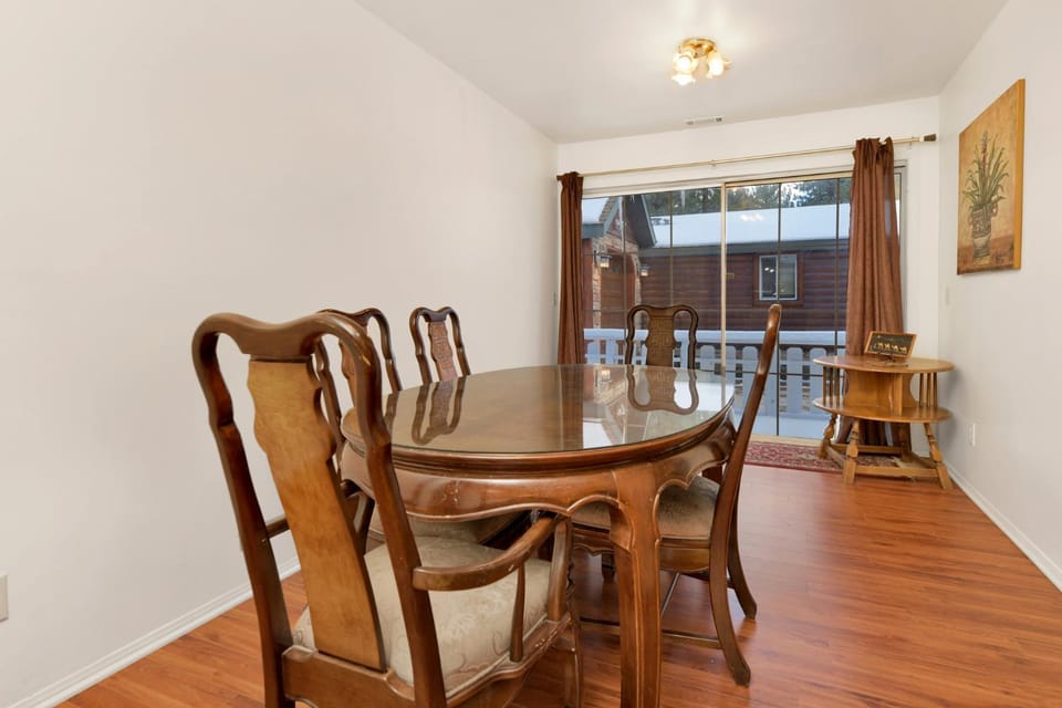 Cozy Summit- Cozy Central Resort Chalet- Minutes to Activities Chalet in Big Bear