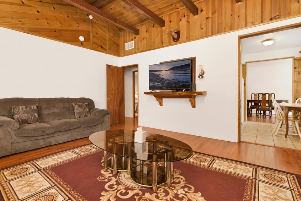 Cozy Summit- Cozy Central Resort Chalet- Minutes to Activities Chalet in Big Bear