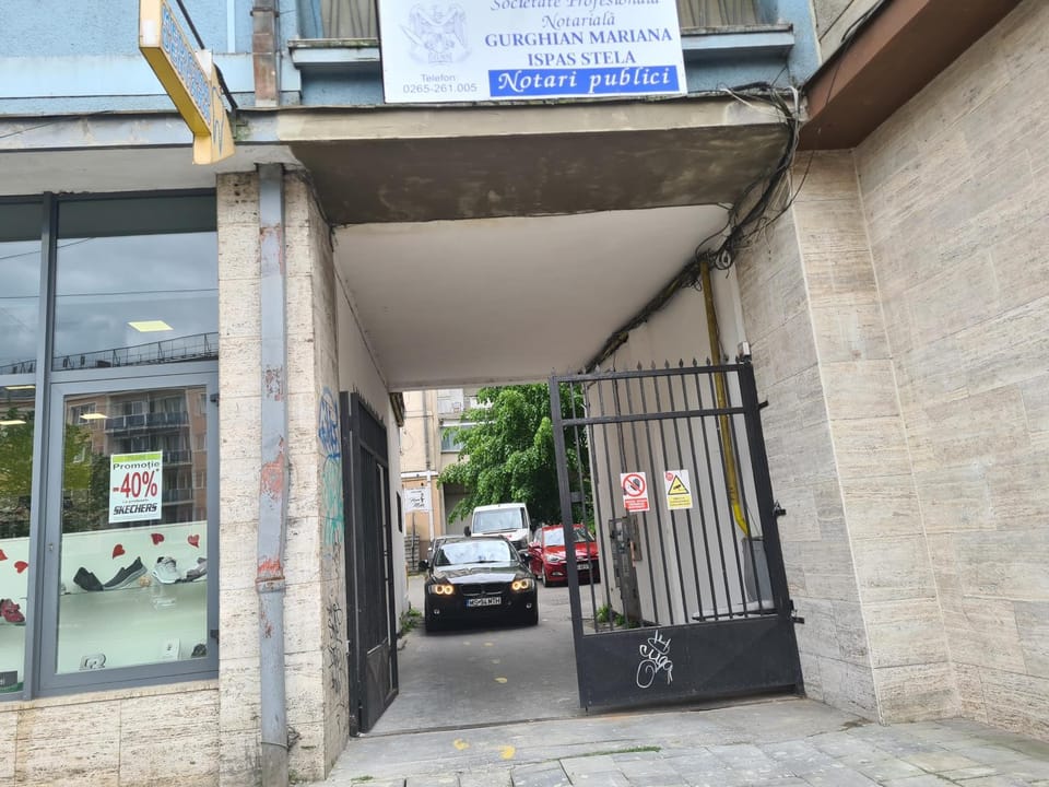 Facade/entrance