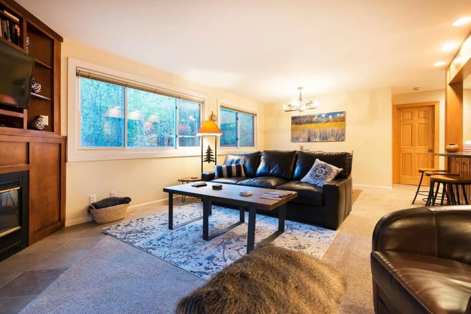 Ski in out 2 BDR Condo in the Heart of the Action House in Park City