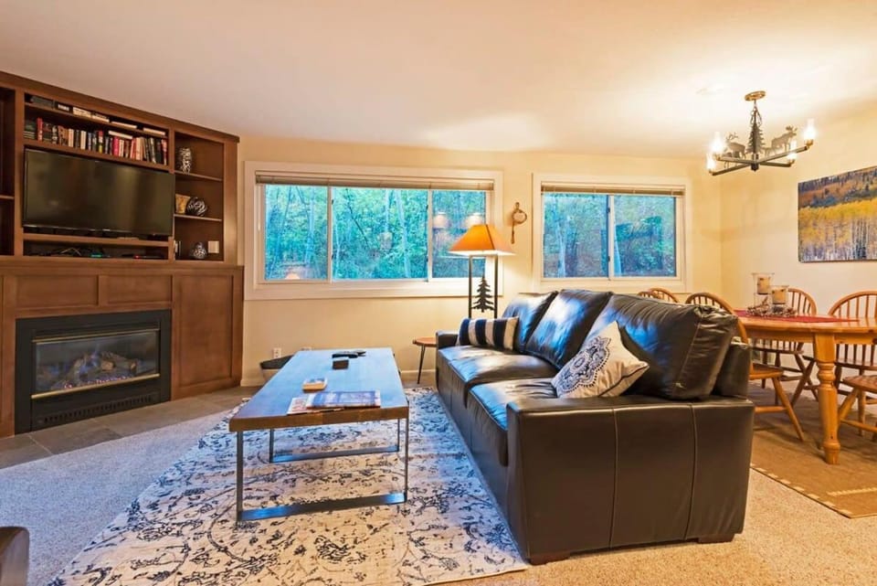 Ski in out 2 BDR Condo in the Heart of the Action House in Park City