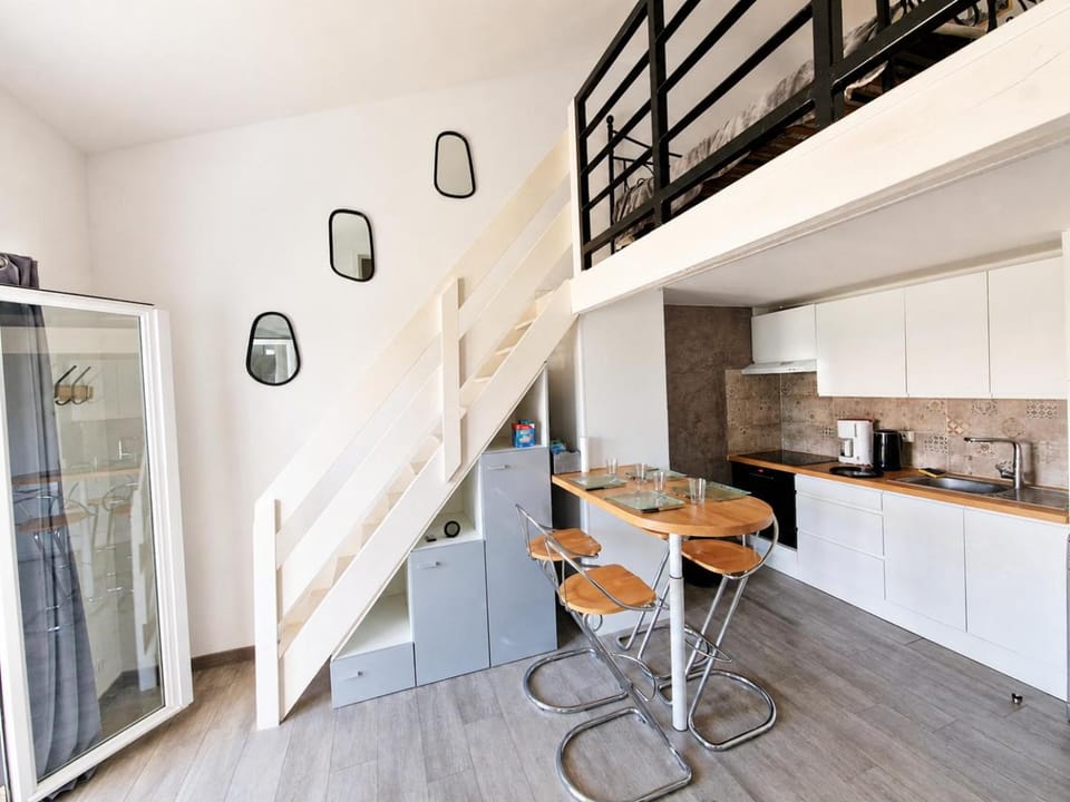 Property building, Breakfast