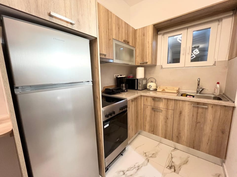 Kitchen or kitchenette, internet, oven, stove