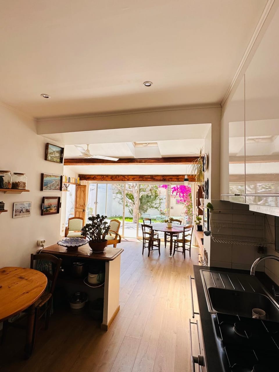 Kitchen or kitchenette, Living room