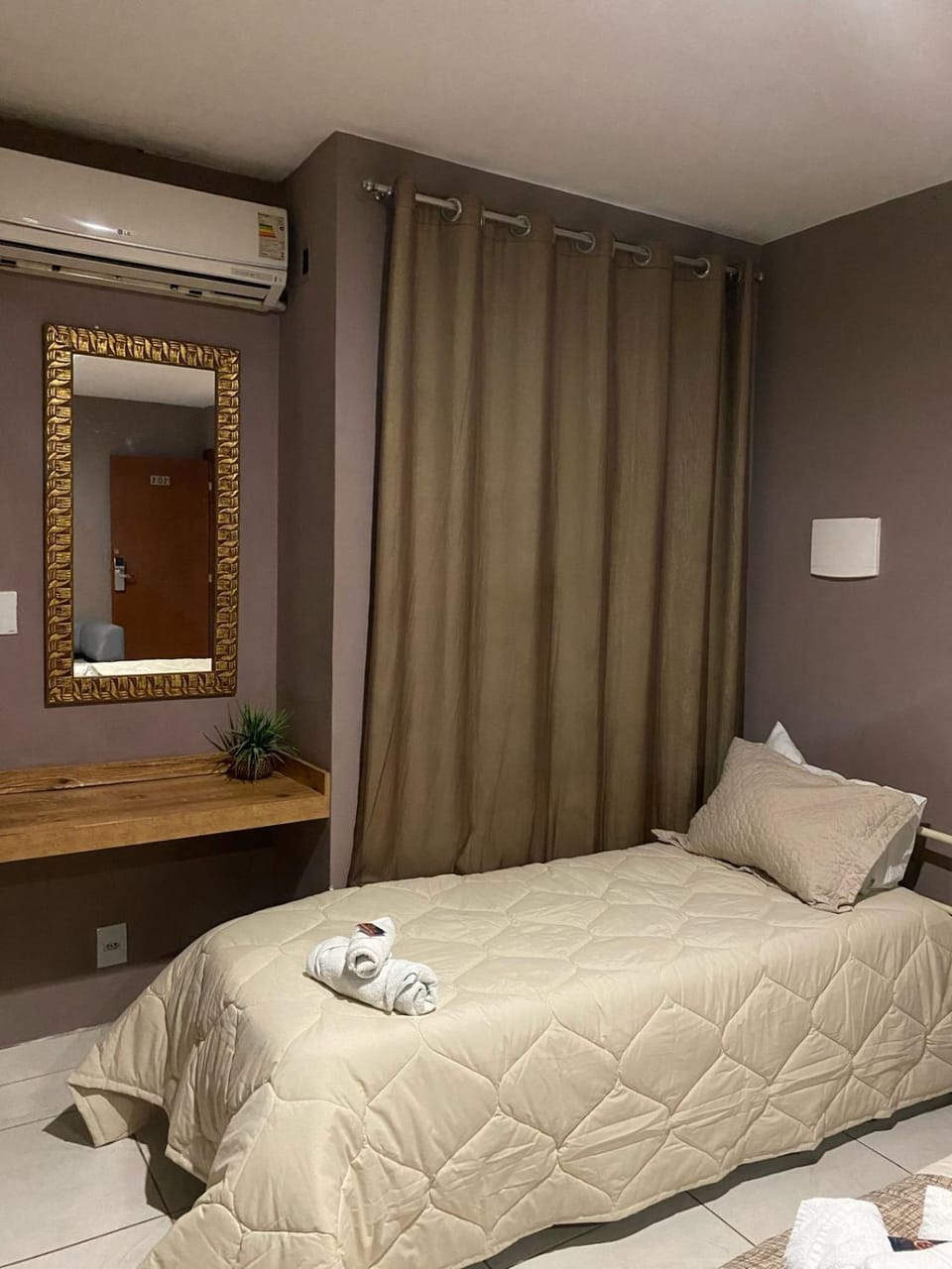 Bed, air conditioner