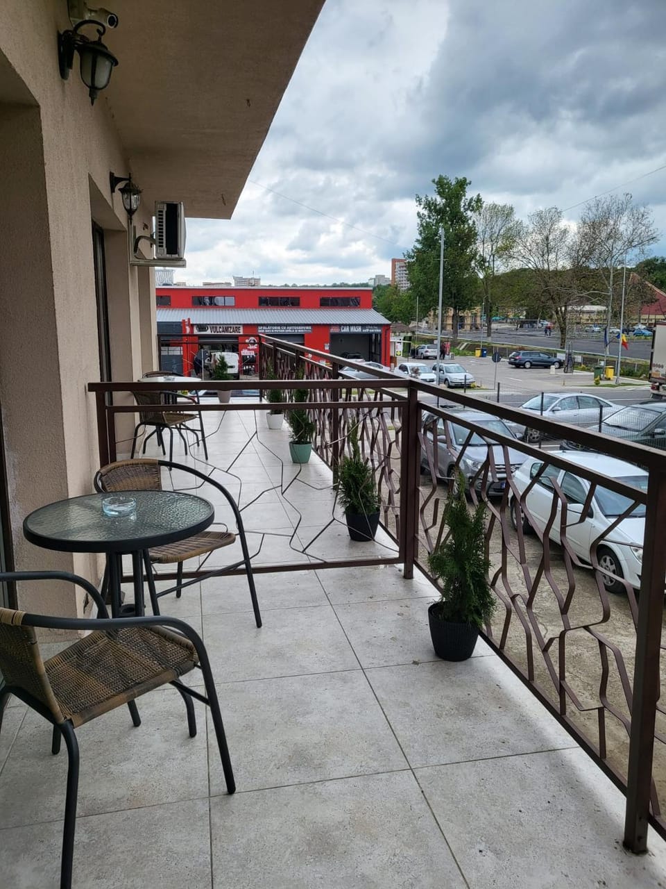 View (from property/room), Balcony/Terrace, Seating area, Parking
