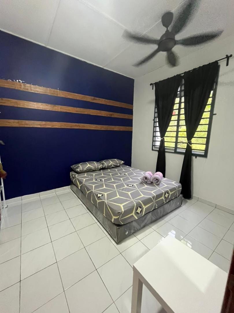Bedroom, fireplace