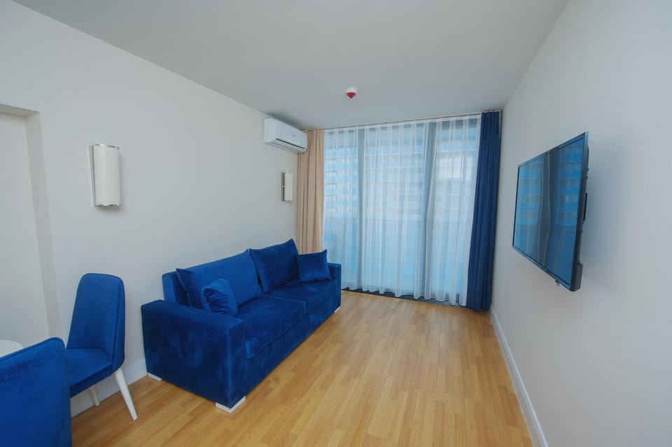 Communal lounge/ TV room, TV and multimedia, Living room, Seating area