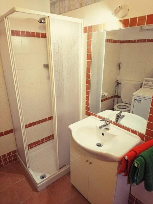 Shower, Bathroom, Bath, towels