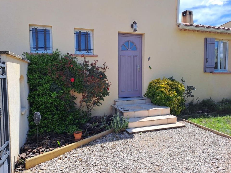 House of magic lake House in Gréoux-les-Bains