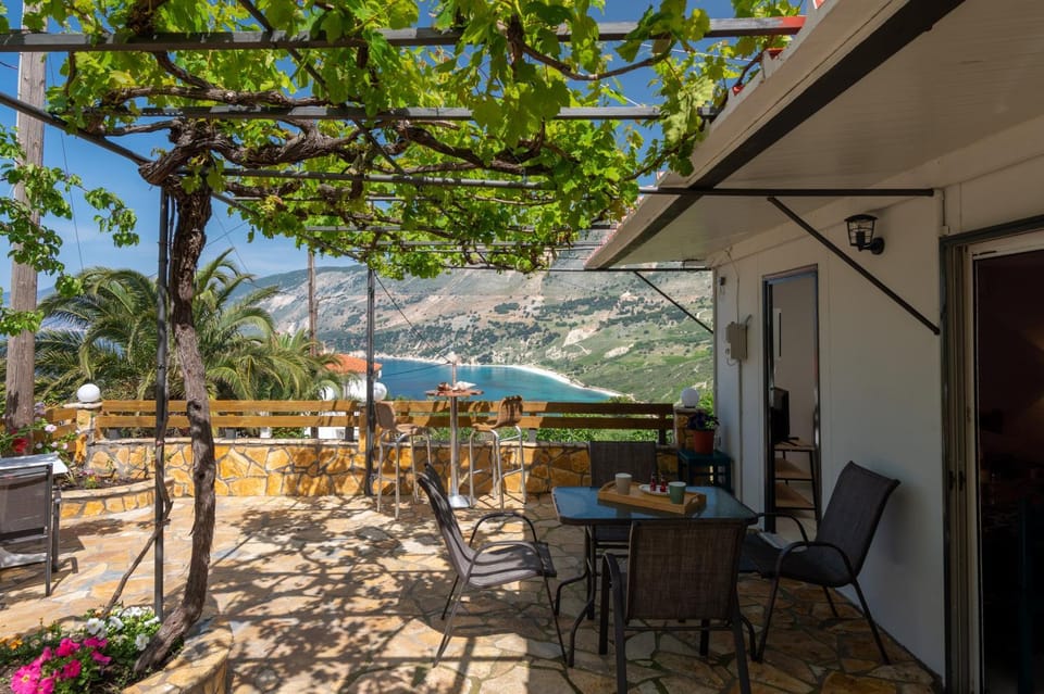 View (from property/room), Balcony/Terrace, Dining area, sunbed