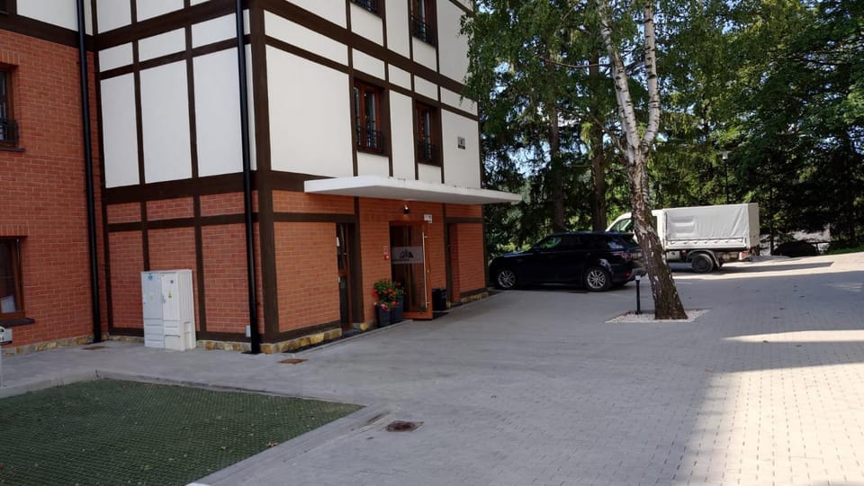 Green Park Resort A8 - Apartament Waloński - z dostępem do basenu, sauny, jacuzzi, siłowni - Widok z 3 stron budynku Apartment in Lower Silesian Voivodeship