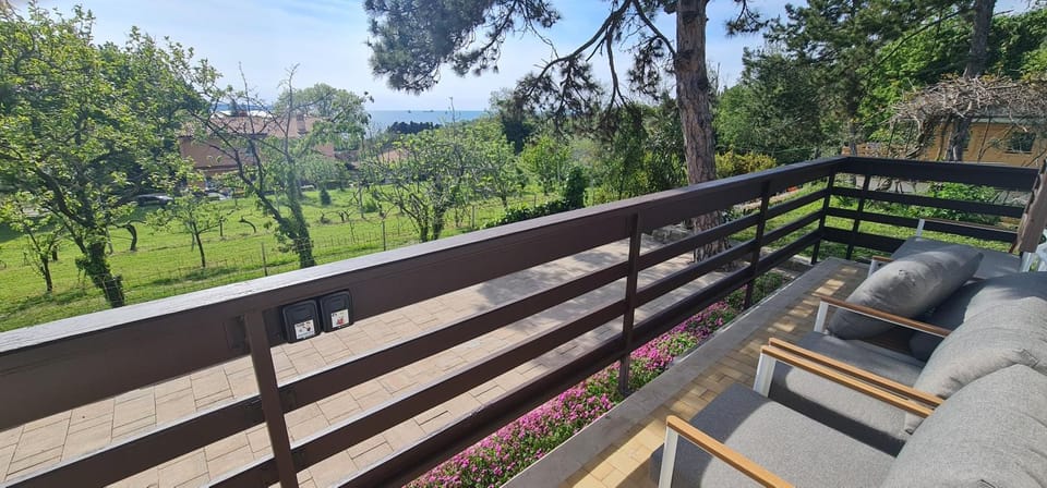 Patio, Natural landscape, Garden, View (from property/room), Balcony/Terrace, Seating area, Garden view, Sea view