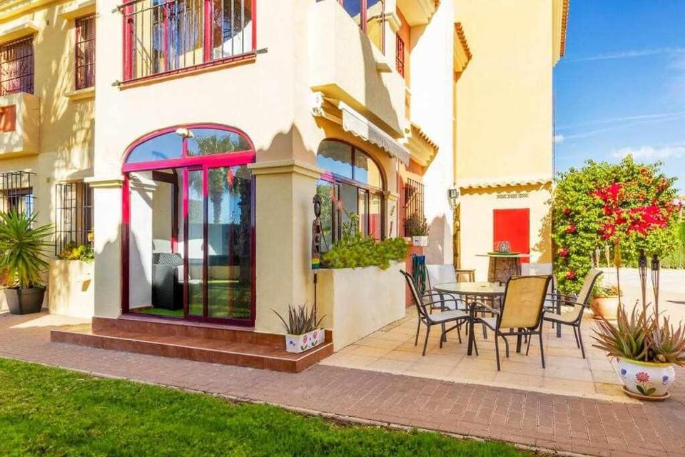 Apartment Pink Salt Lake Apartment in Torrevieja