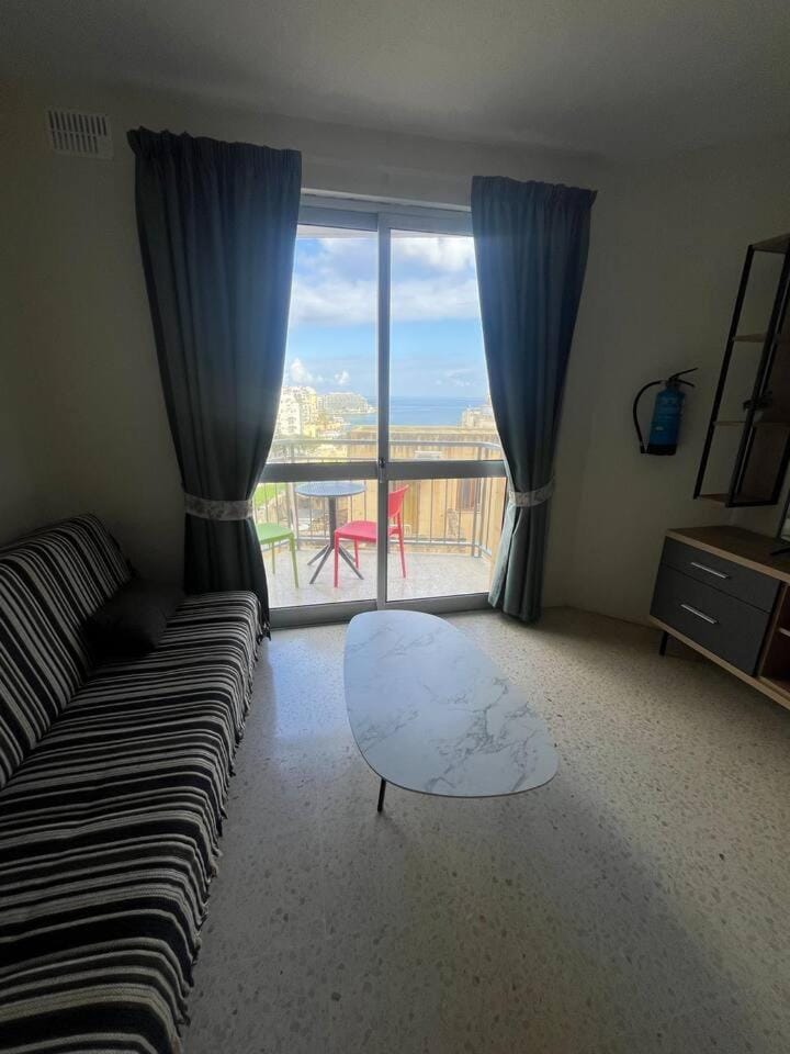 1 Bedrm Apt Seaview Balluta Bay (16) Apartment in Sliema