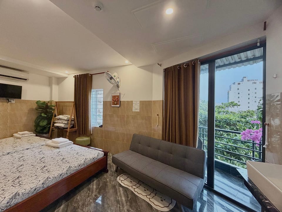 Bed, TV and multimedia, Photo of the whole room