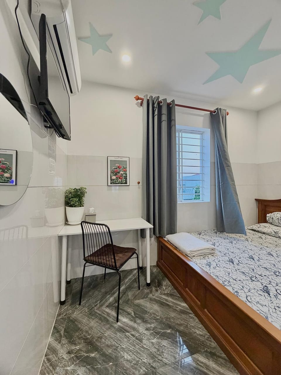 Bed, Photo of the whole room