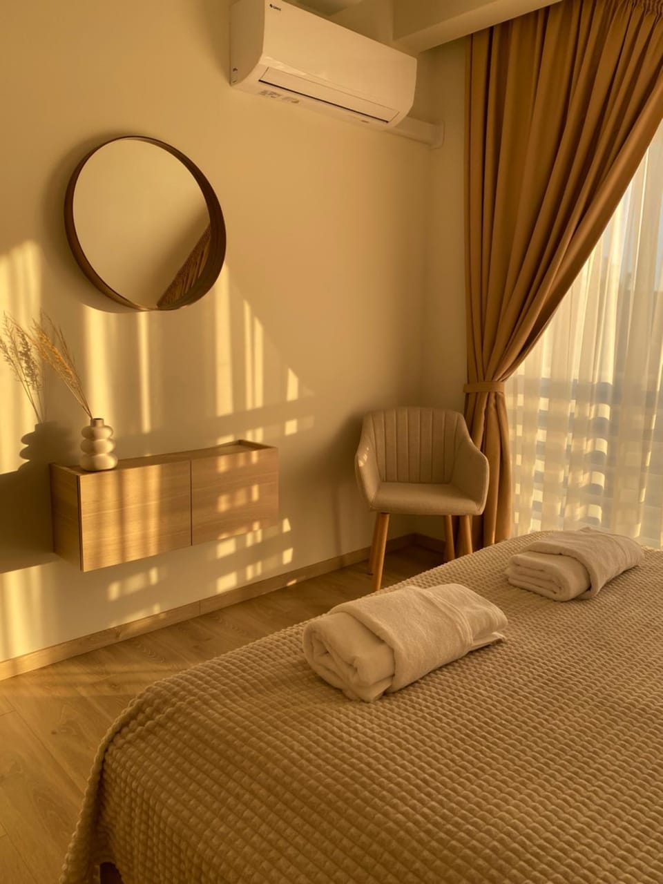 Bed, Bedroom, towels, air conditioner