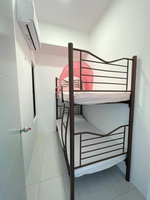 HomeFeel Netflix Youtube Free WiFi and Parking - MSuite at Bandar Manjalara, Near to DesaPark, Arkadia, One Utama, Kepong, Sri Damansara, Kota Damansara, Kuala Lumpur Apartment in Petaling Jaya