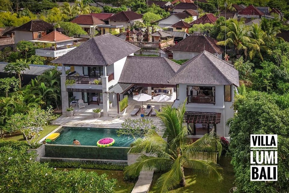 Property building, Bird's eye view, Garden, Swimming pool