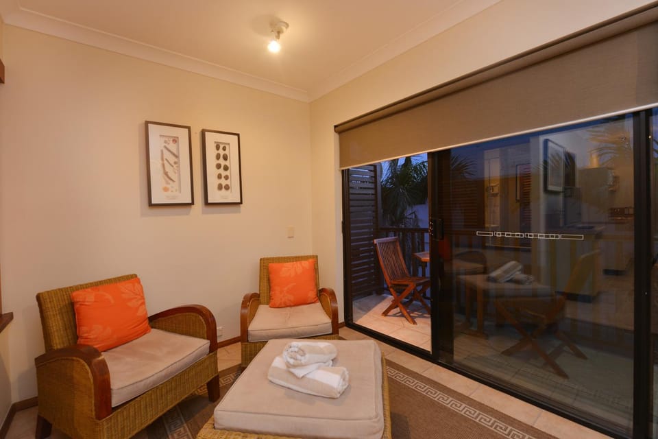 Seascape Holidays - Hibiscus Apartment in Port Douglas