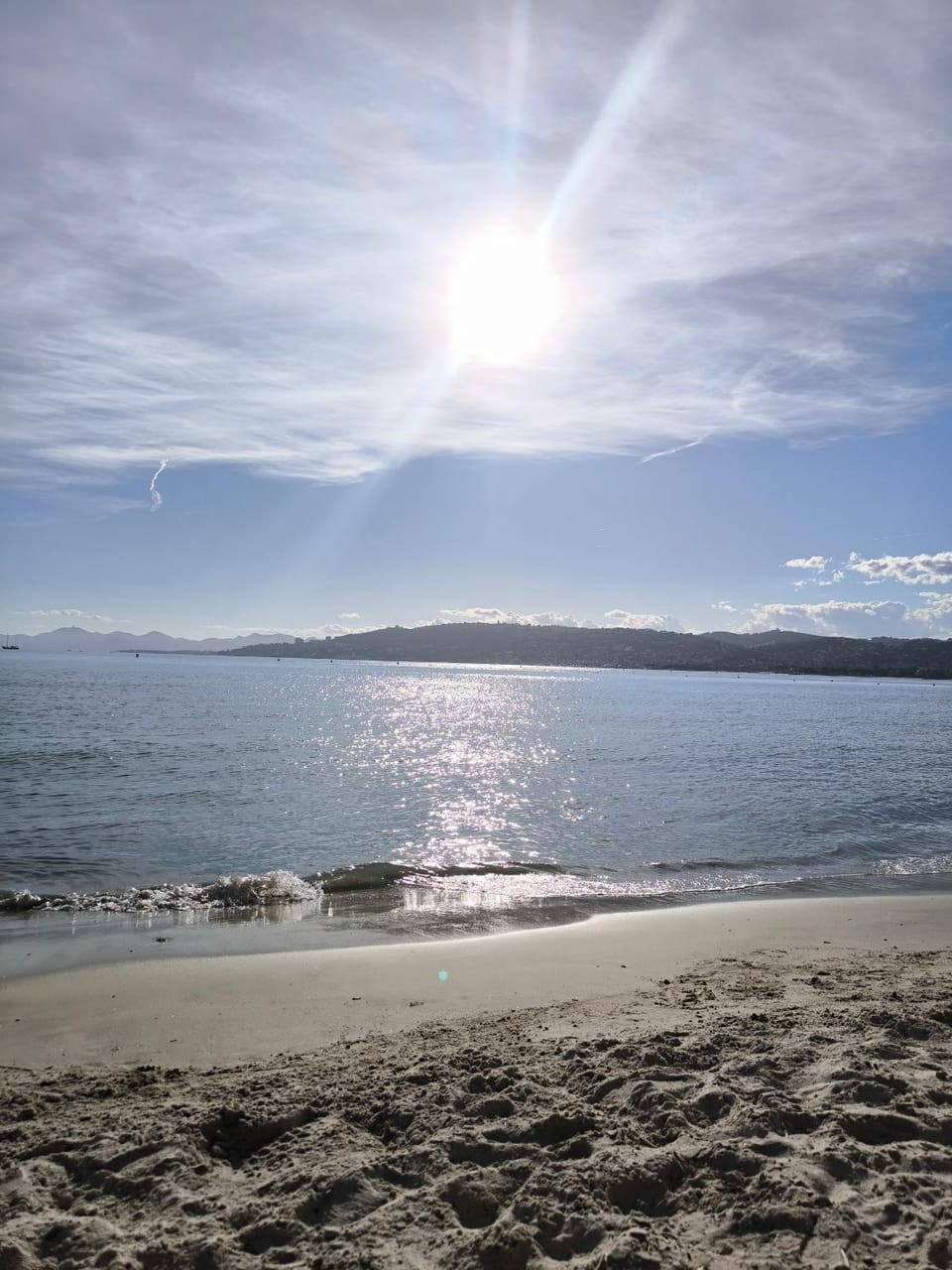 SELI 2 pièces Classé 52 M2 terrasse 20m2 Plages Piscine Antibes Juan Parking Apartment in Antibes
