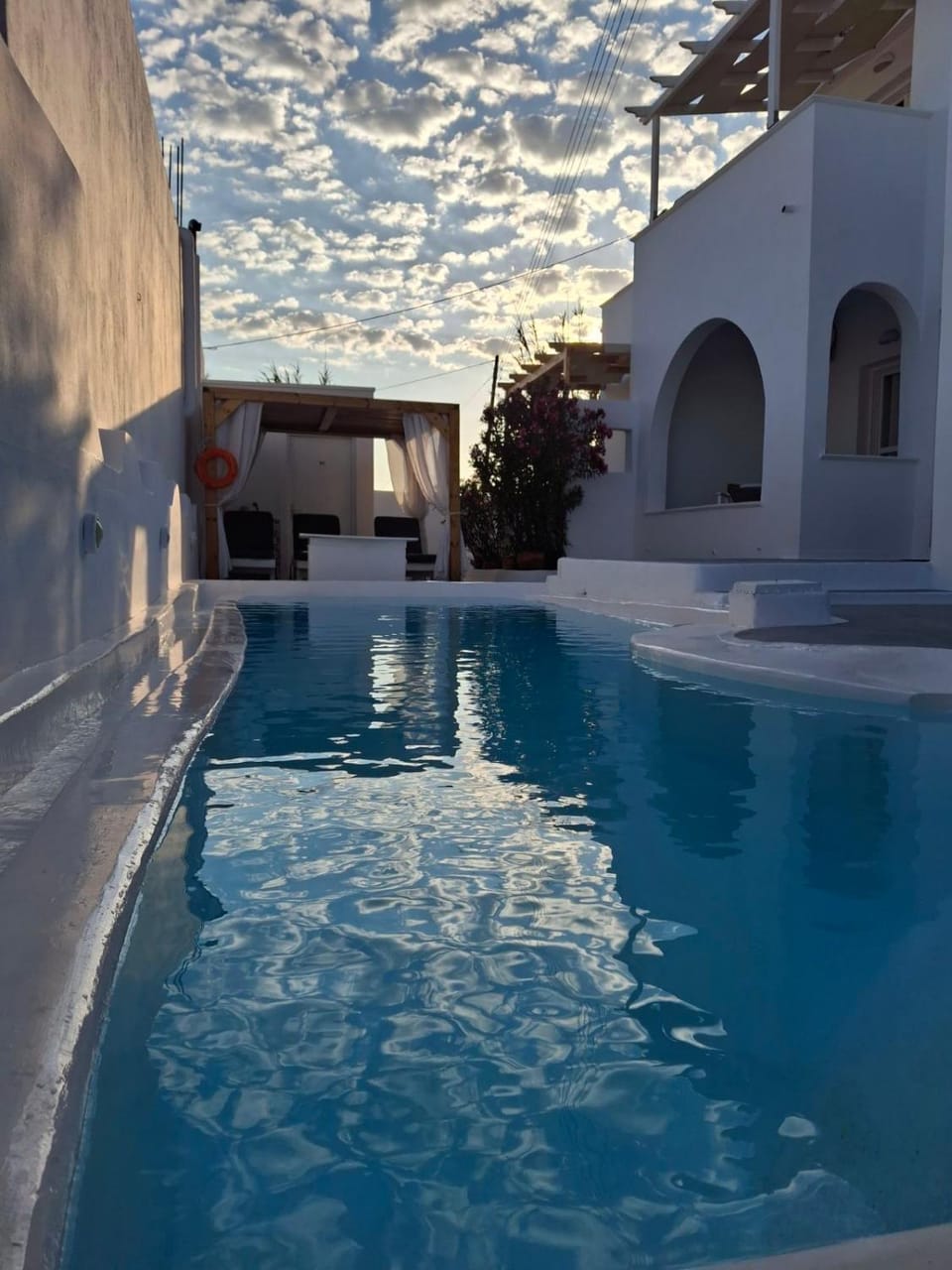 Property building, Day, Swimming pool