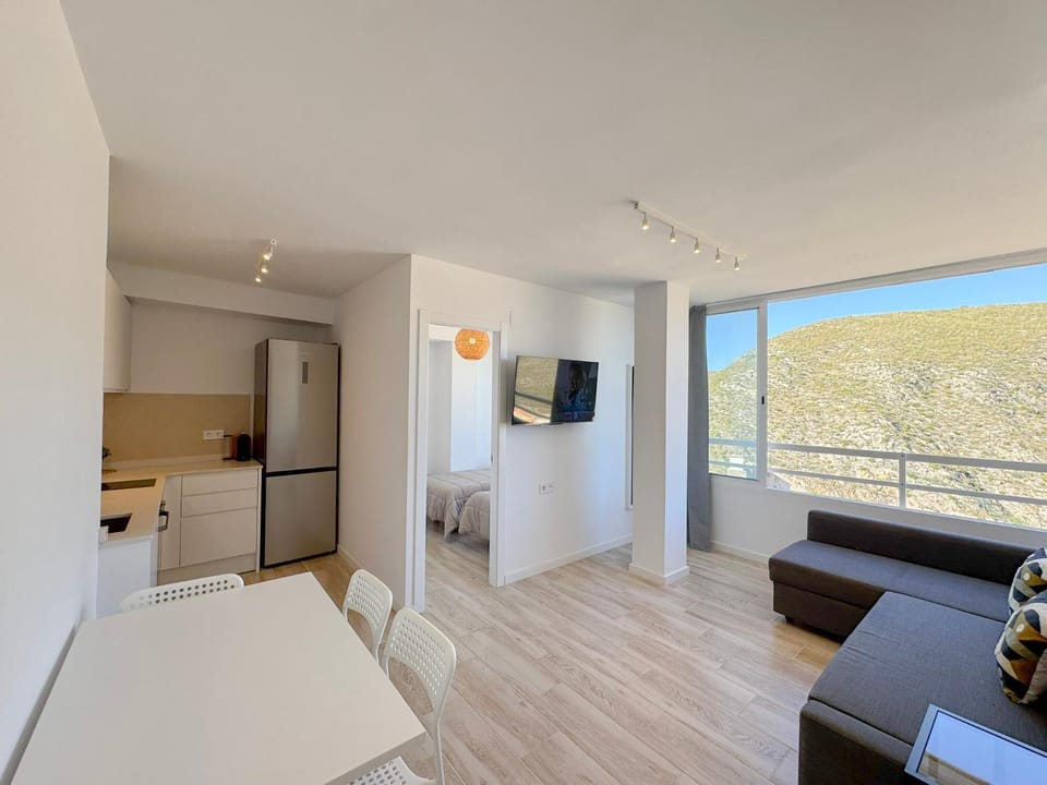 TV and multimedia, Kitchen or kitchenette, Living room, Seating area, Dining area, Evening entertainment, oven, kitchen