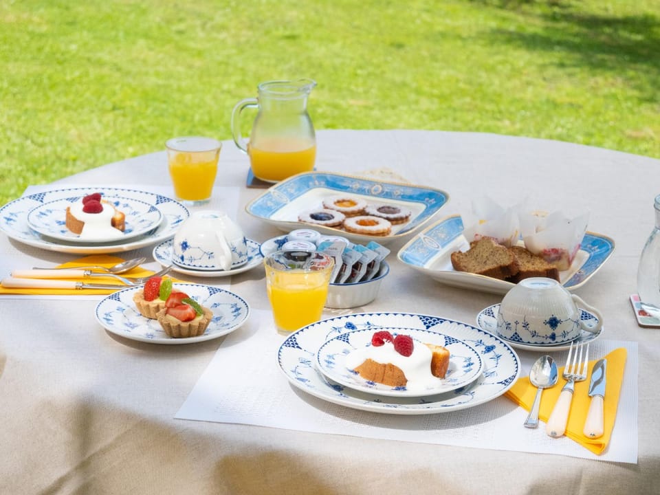 Garden, Breakfast