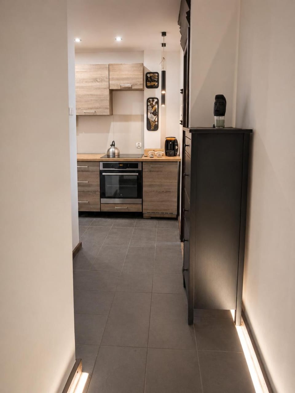 Kitchen or kitchenette, minibar, oven