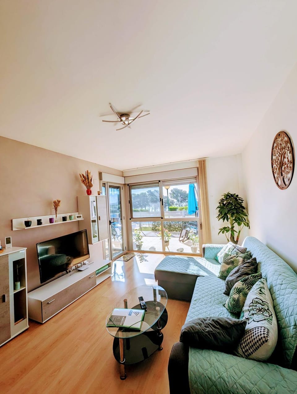 Kitchen or kitchenette, Dining area, fireplace