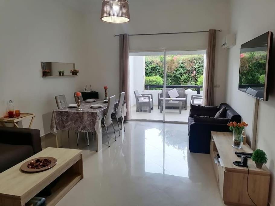 TV and multimedia, Living room, Dining area
