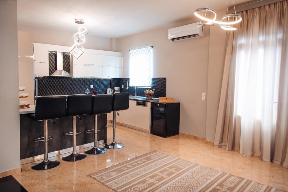 Kitchen or kitchenette, minibar, oven, stove, air conditioner
