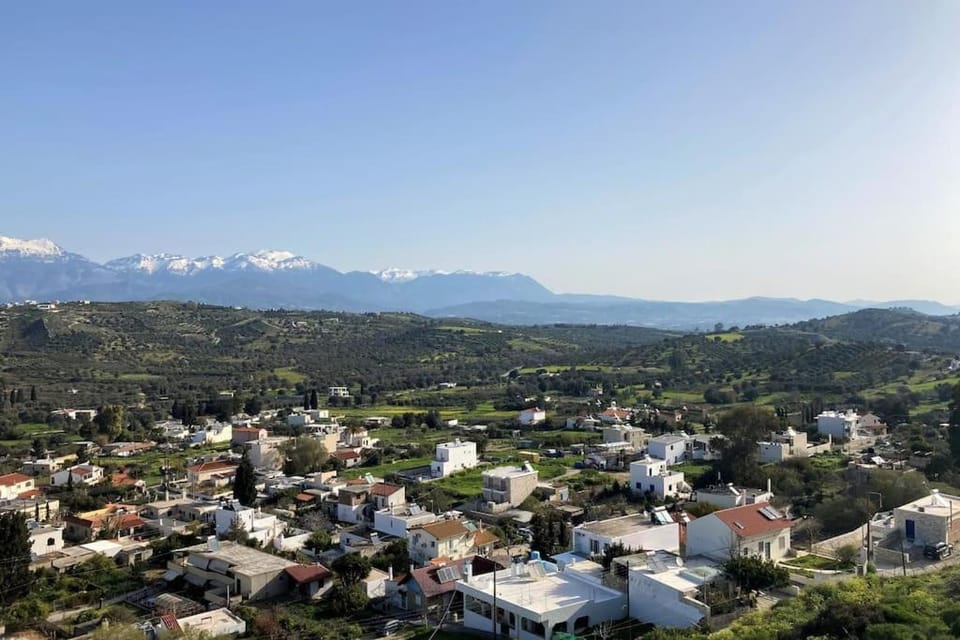 Property building, Nearby landmark, Day, Neighbourhood, Natural landscape, View (from property/room), Balcony/Terrace, City view, Mountain view, Street view