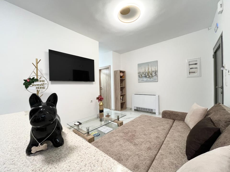 TV and multimedia, Living room, Seating area, internet