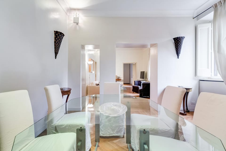 TV and multimedia, Living room, Seating area, Dining area