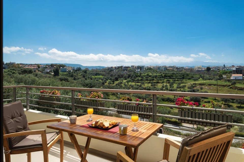 Natural landscape, View (from property/room), Balcony/Terrace, Balcony/Terrace, Seating area, Mountain view