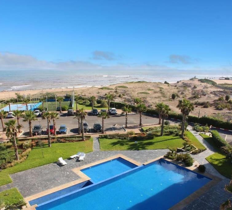 Nearby landmark, Natural landscape, Swimming pool