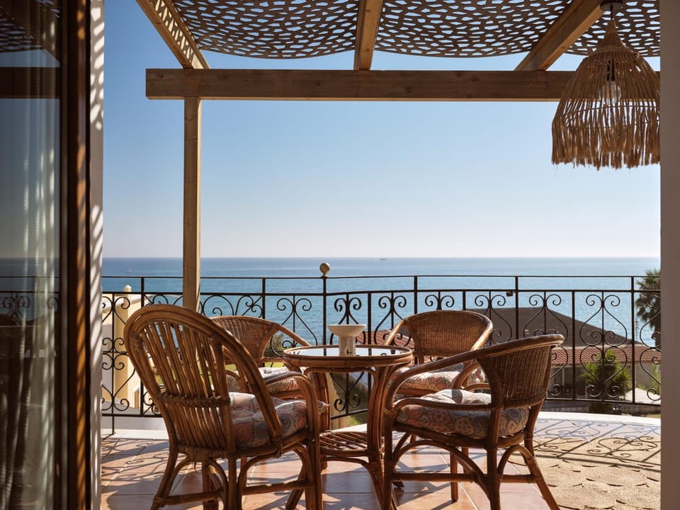 Natural landscape, View (from property/room), Balcony/Terrace, Seating area, Sea view