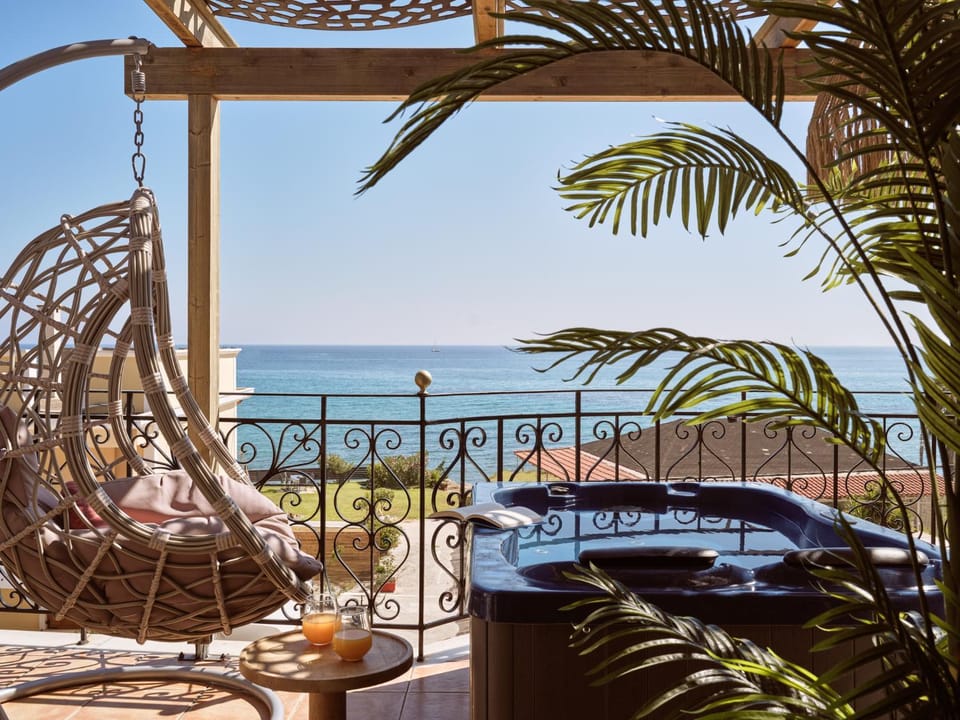 Natural landscape, View (from property/room), Balcony/Terrace, Seating area, Sea view