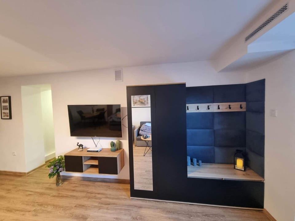 Communal lounge/ TV room, TV and multimedia, Evening entertainment
