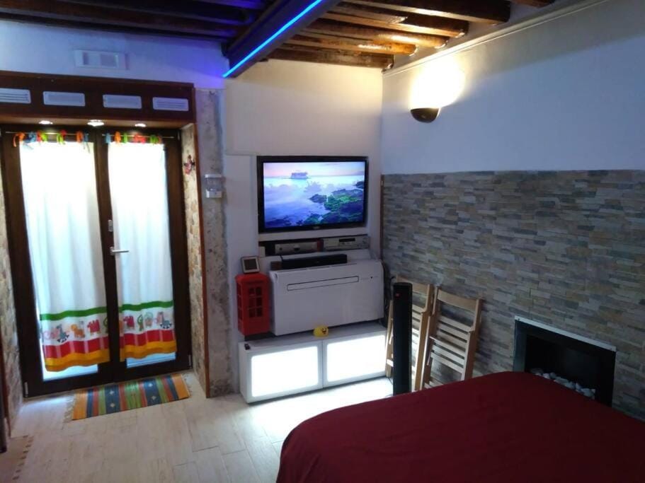 Communal lounge/ TV room, Living room, Photo of the whole room, Seating area, Bedroom