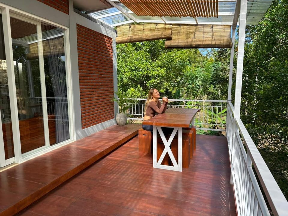 People, Balcony/Terrace, Dining area, Garden view