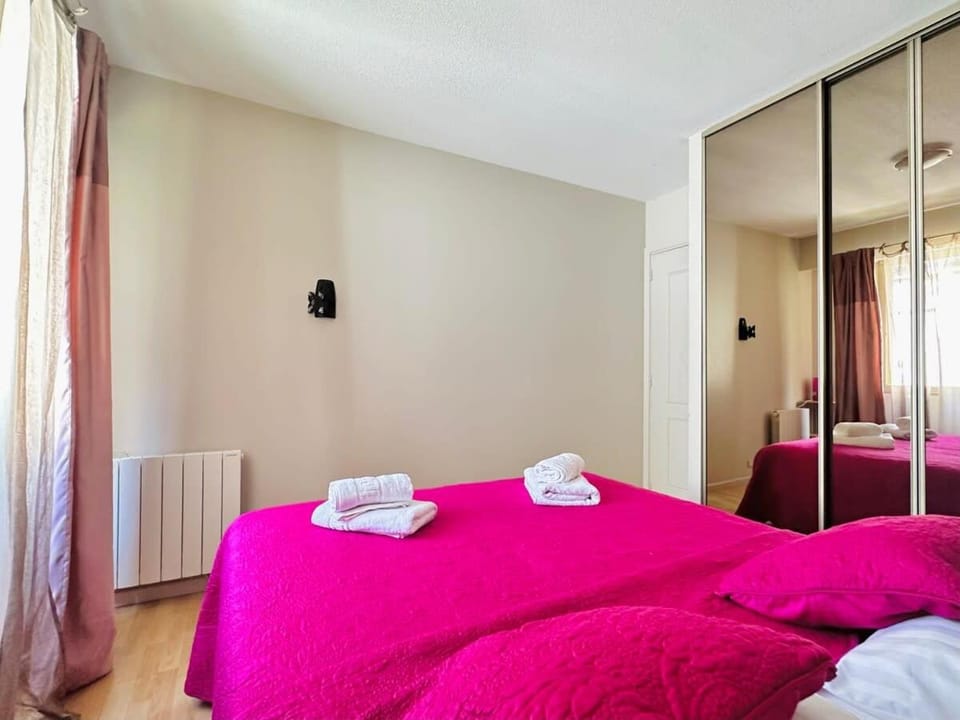 Bed, Photo of the whole room, Bedroom, towels, wardrobe