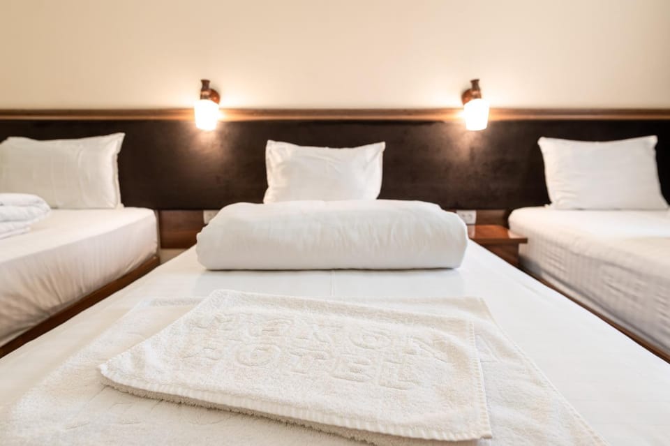Bed, towels