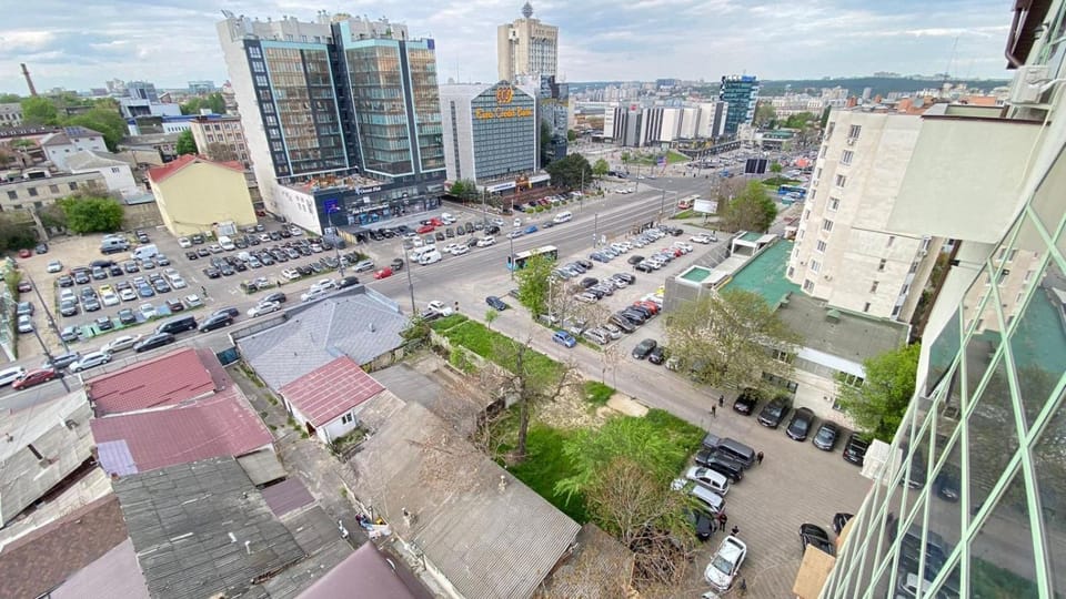 Property building, Day, Neighbourhood, City view, Street view, Location, Parking