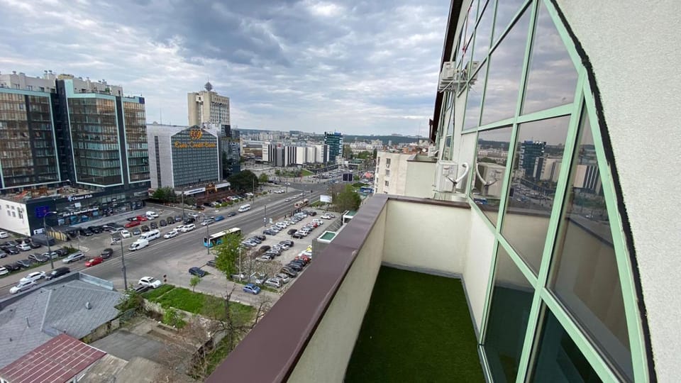 Property building, Day, Neighbourhood, Bird's eye view, City view, Street view, Location, Parking