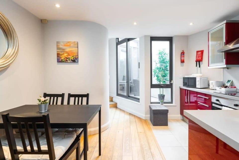 Central Location 2 BEDROOM 2 BATHROOM FAST WIFI House in Dublin